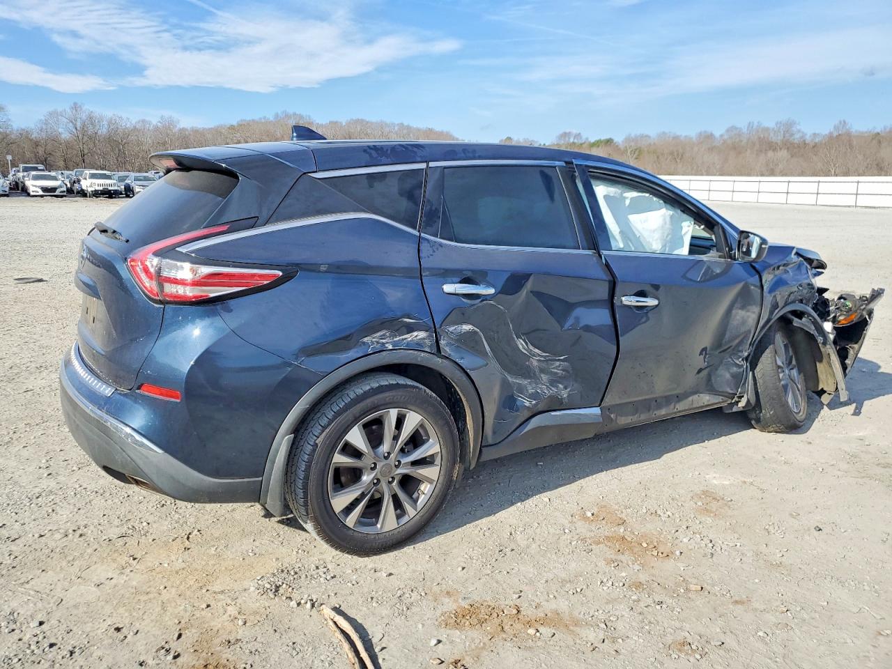 2017 NISSAN MURANO S photo 5