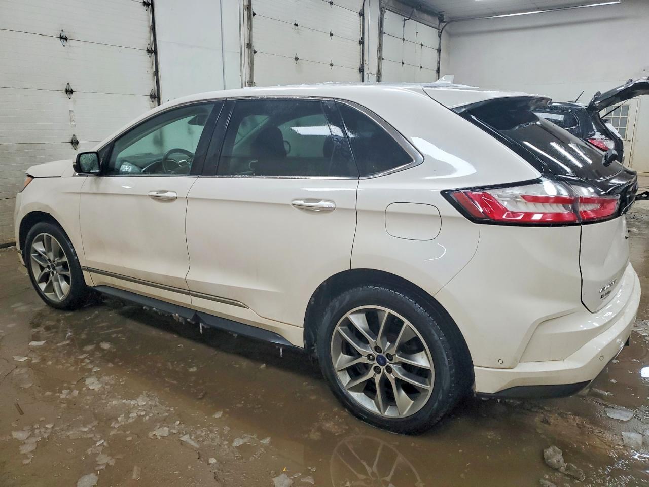 2019 FORD EDGE TITANIUM photo 2