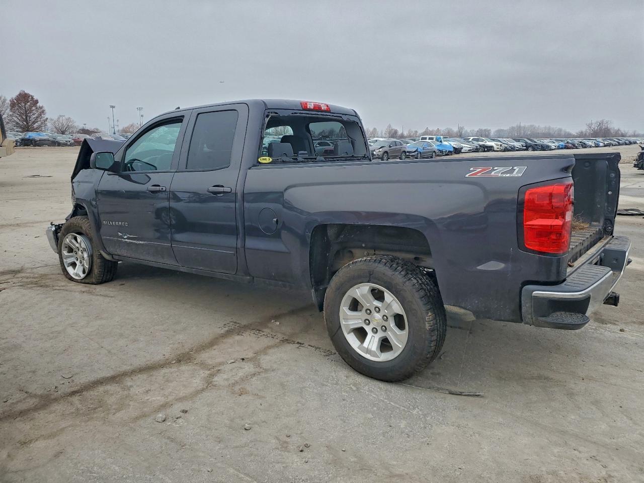 2015 CHEVROLET SILVERADO K1500 LT photo 2
