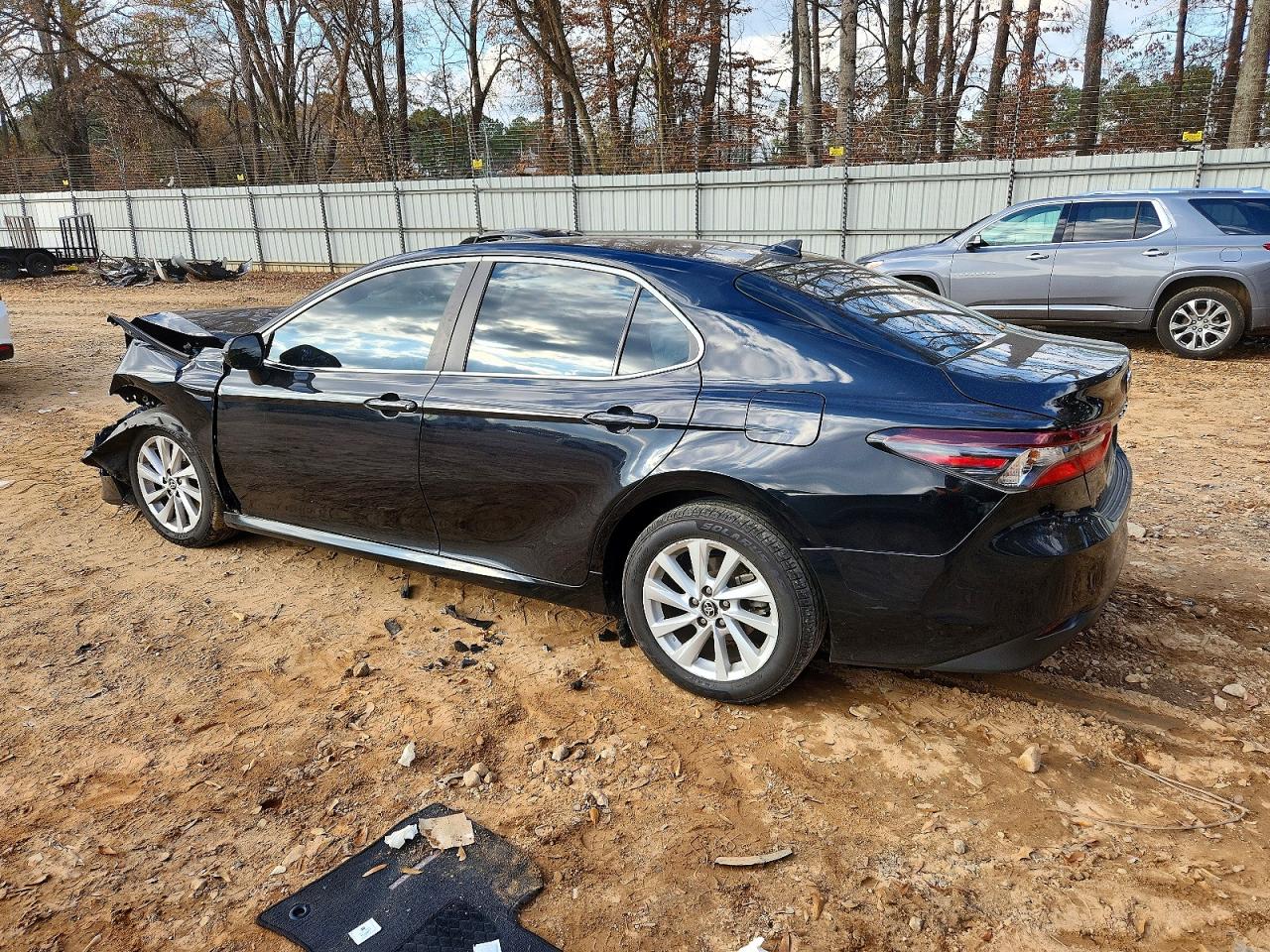 2021 TOYOTA CAMRY LE photo 2