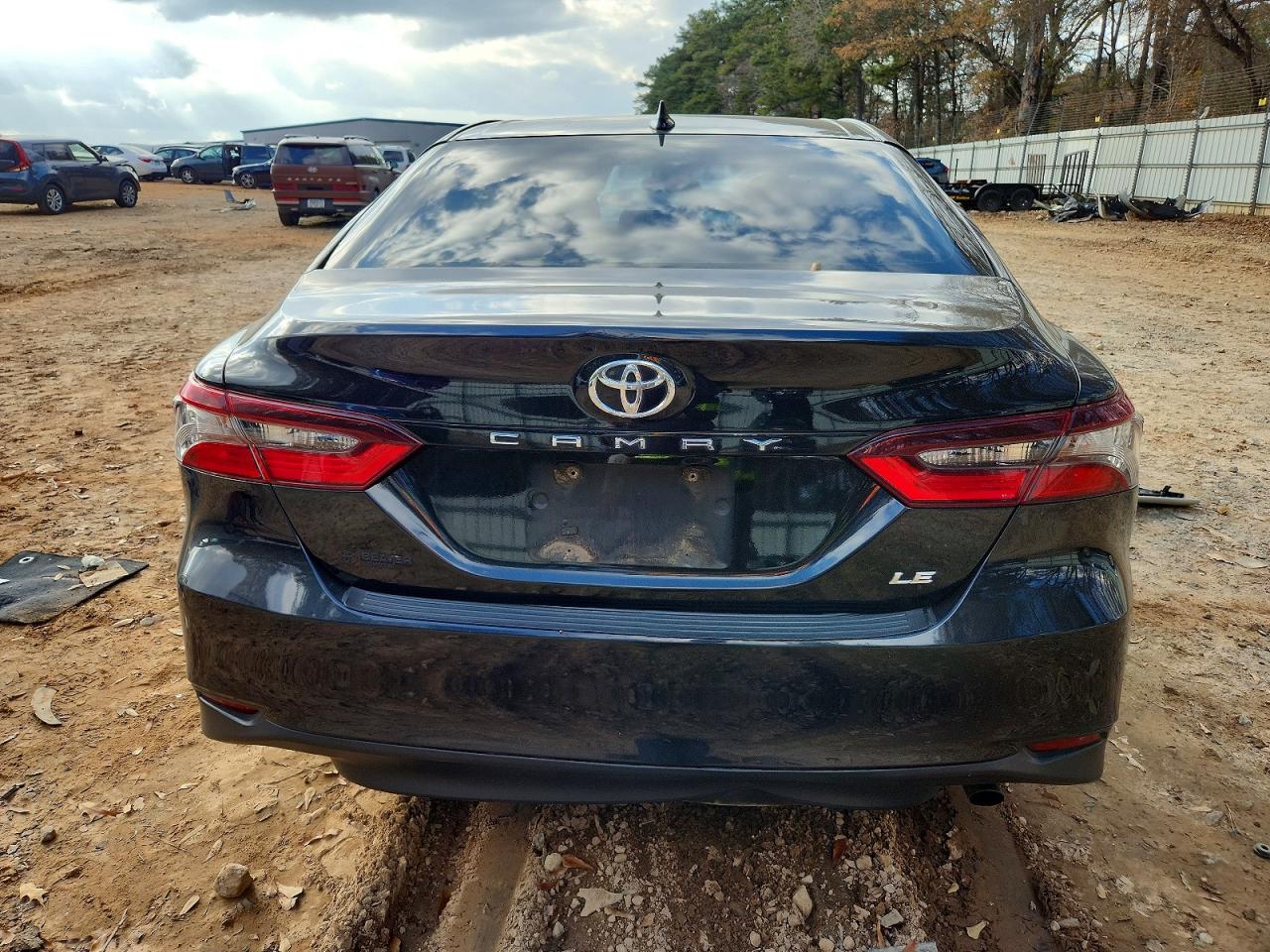 2021 TOYOTA CAMRY LE photo 6