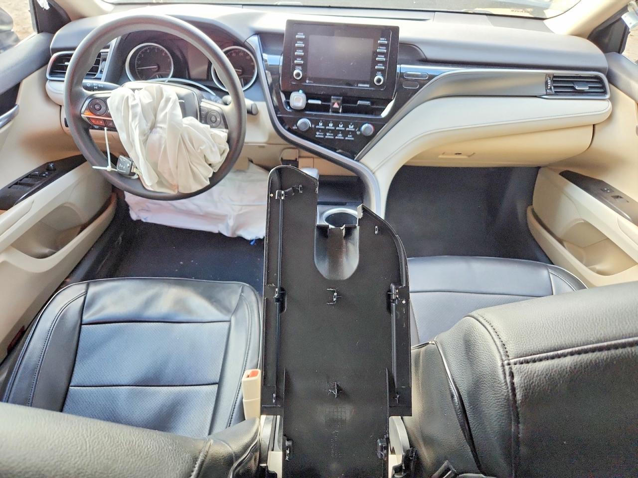 2021 TOYOTA CAMRY LE photo 8