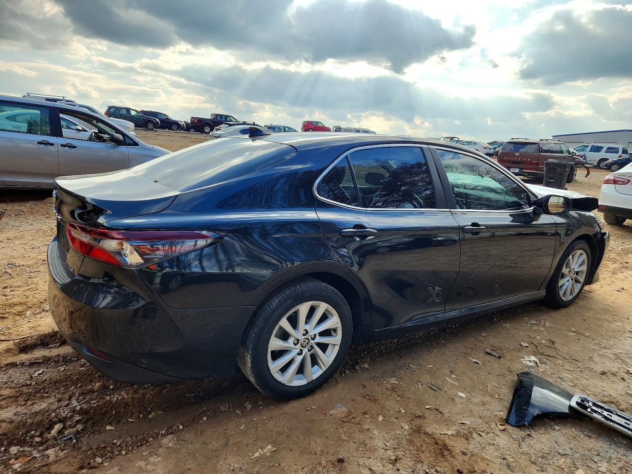2021 TOYOTA CAMRY LE photo 3