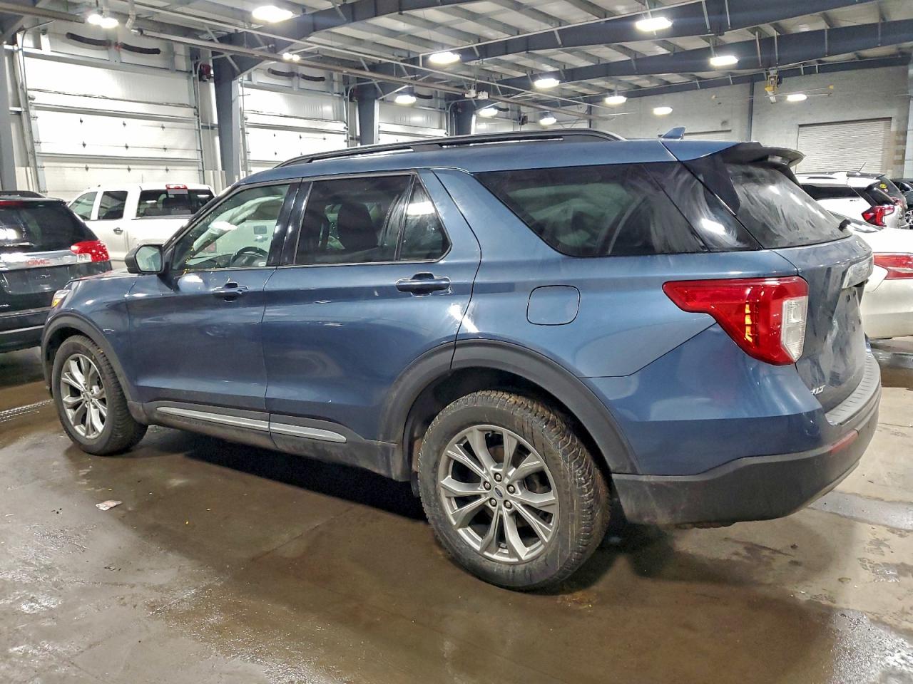 2020 FORD EXPLORER XLT photo 2