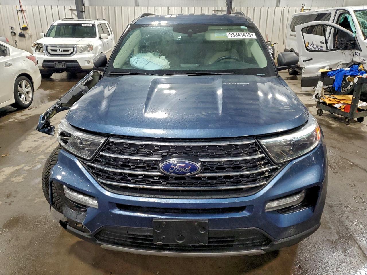 2020 FORD EXPLORER XLT photo 5