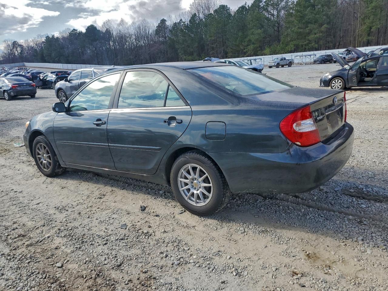 2004 TOYOTA CAMRY LE photo 2