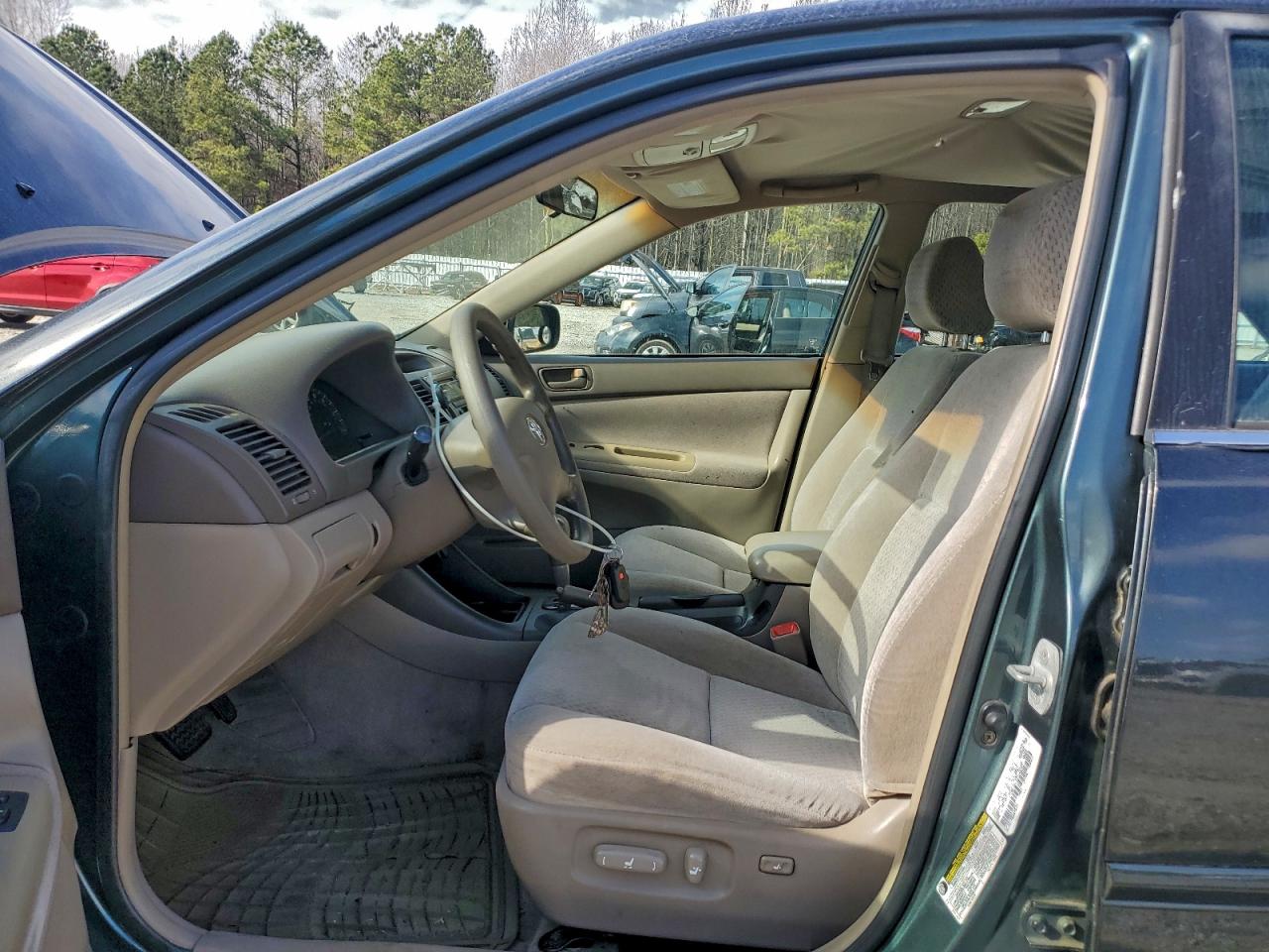 2004 TOYOTA CAMRY LE photo 7