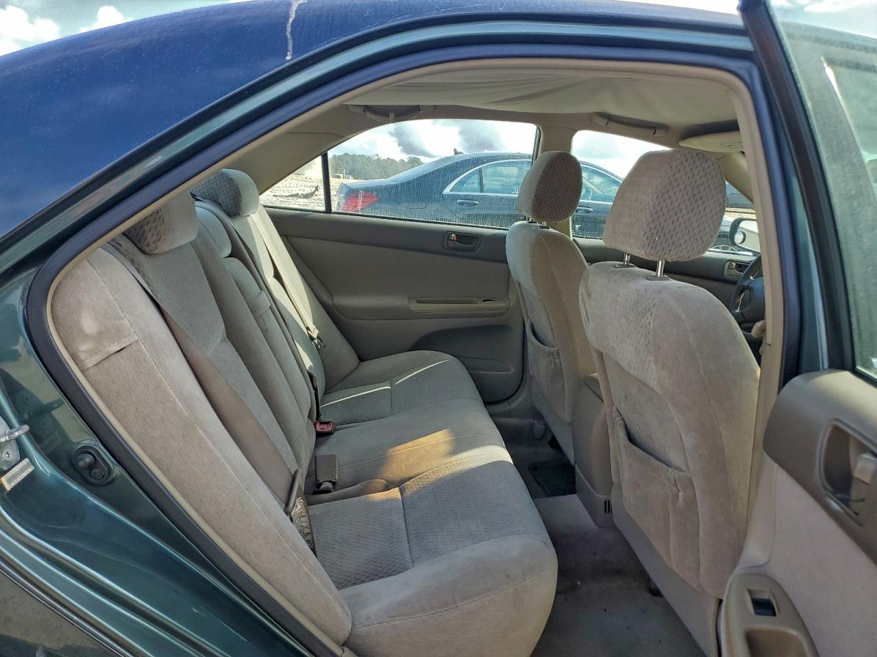 2004 TOYOTA CAMRY LE photo 10