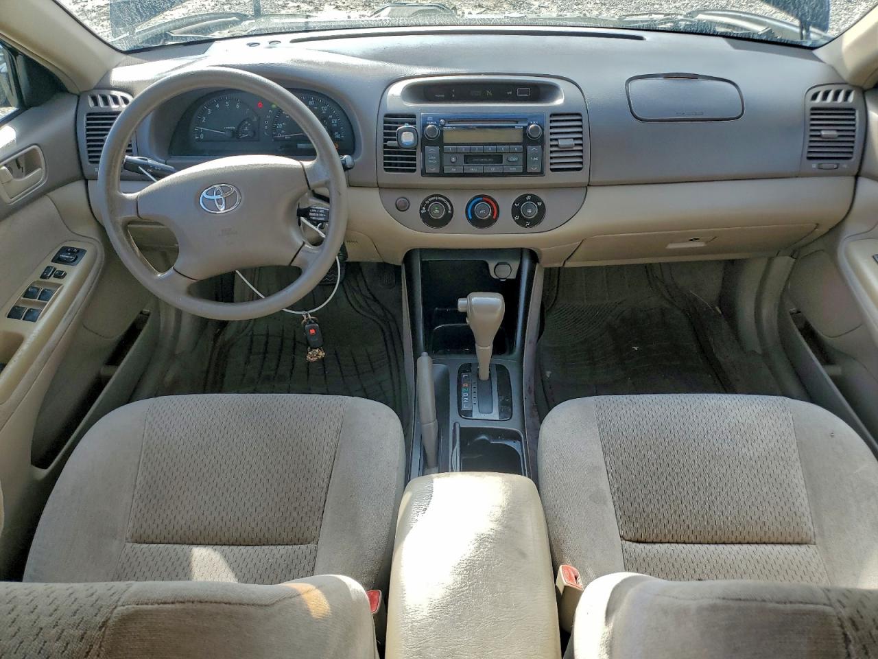 2004 TOYOTA CAMRY LE photo 8