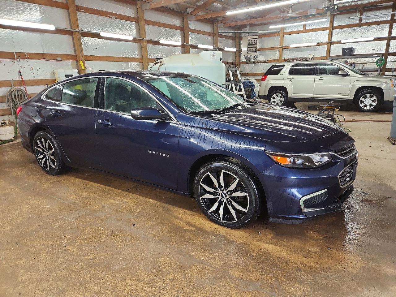 2017 CHEVROLET MALIBU LT photo 4