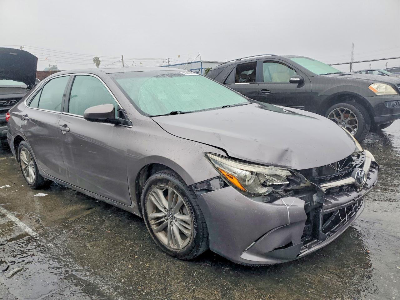 2015 TOYOTA CAMRY LE photo 4
