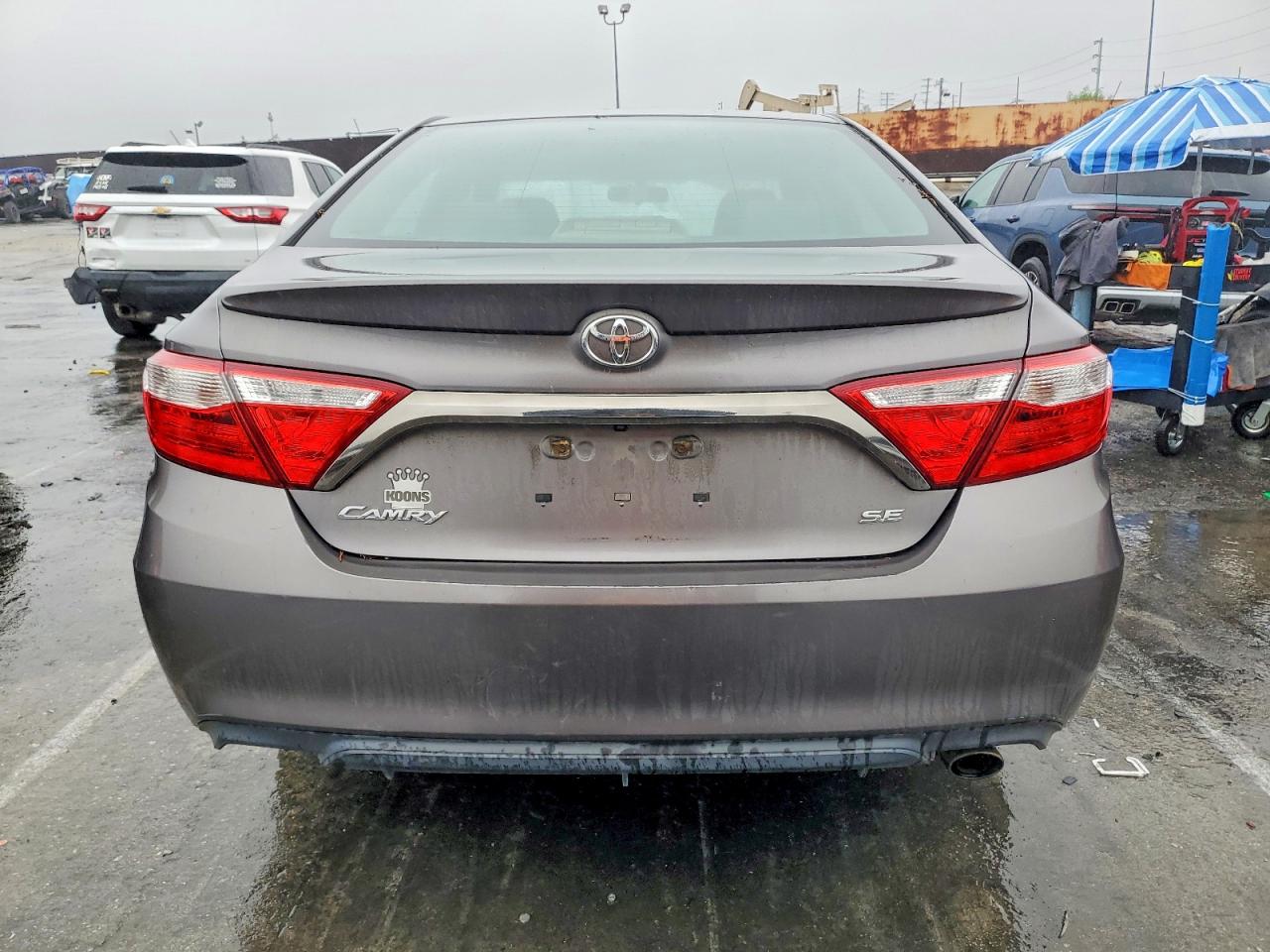 2015 TOYOTA CAMRY LE photo 6