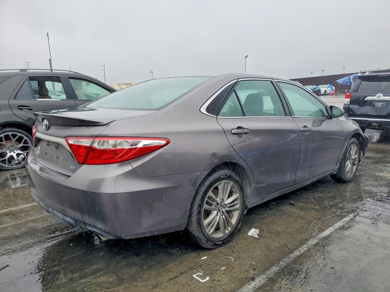 2015 TOYOTA CAMRY LE photo 3