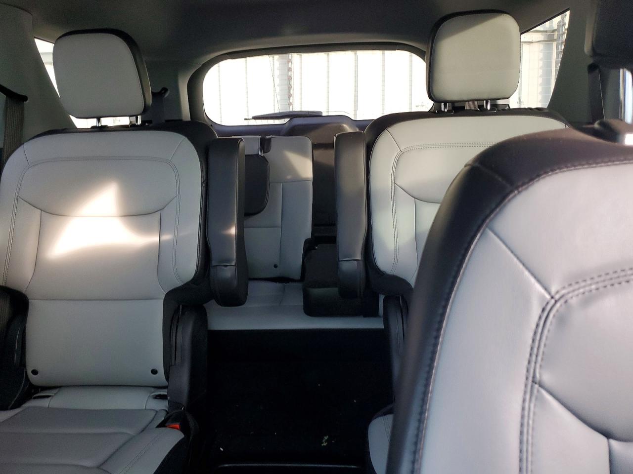 2021 FORD EXPLORER photo 10