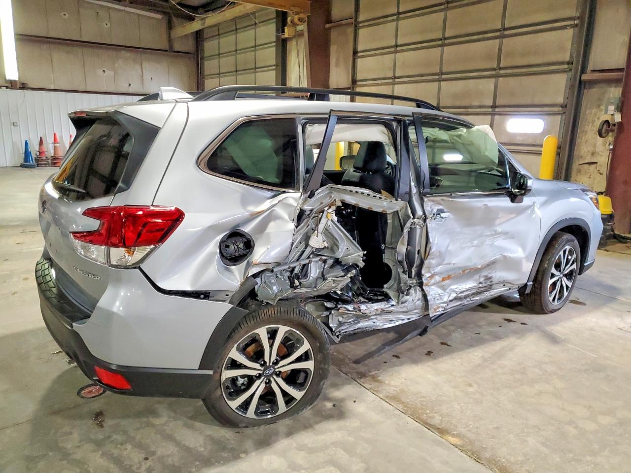 2020 SUBARU FORESTER LIMITED photo 3
