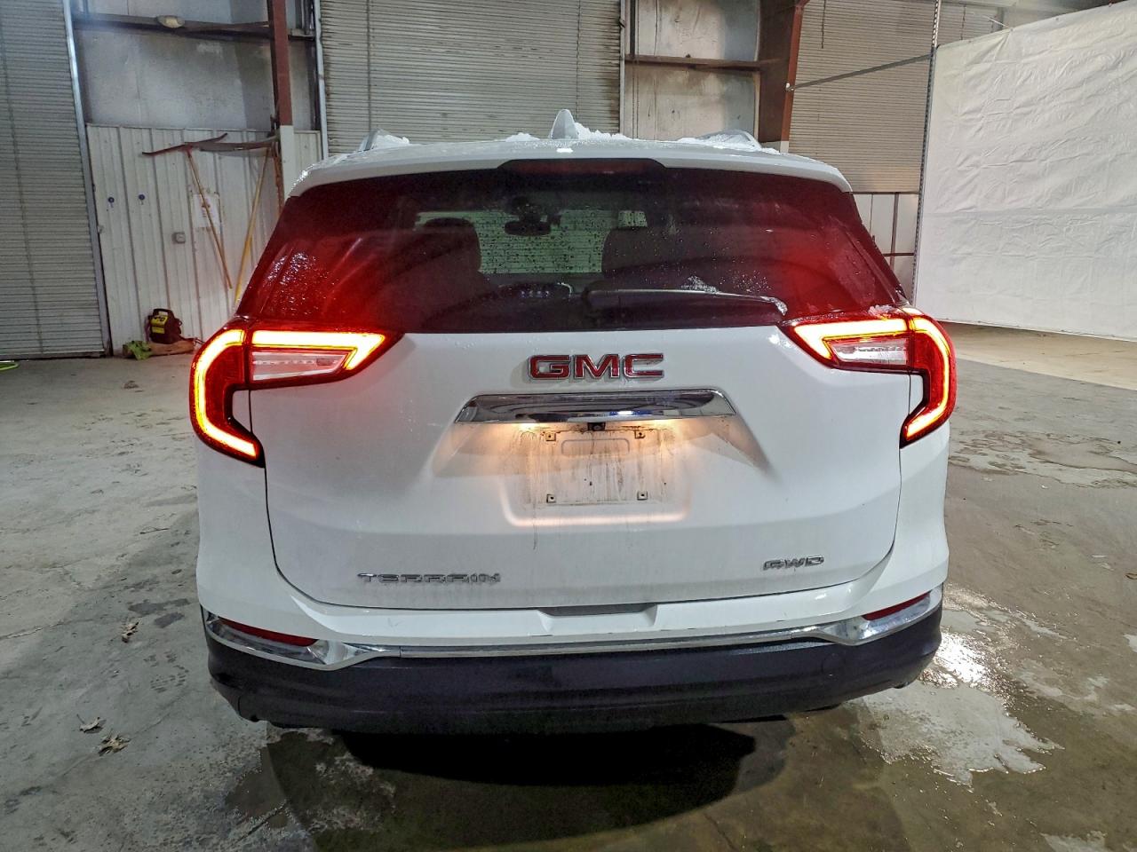2024 GMC TERRAIN SLT photo 6