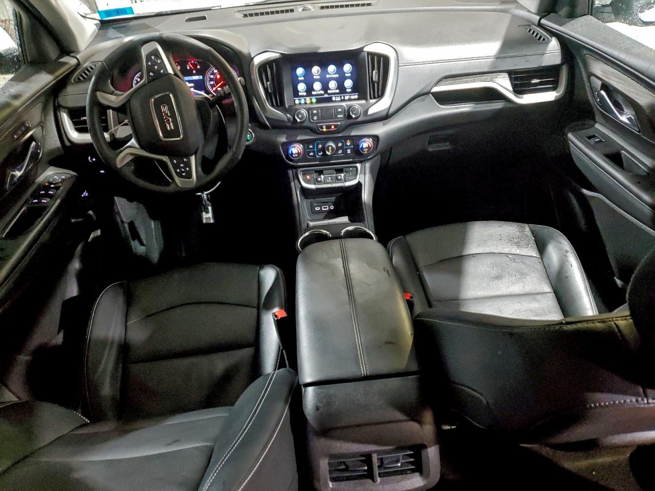 2024 GMC TERRAIN SLT photo 8