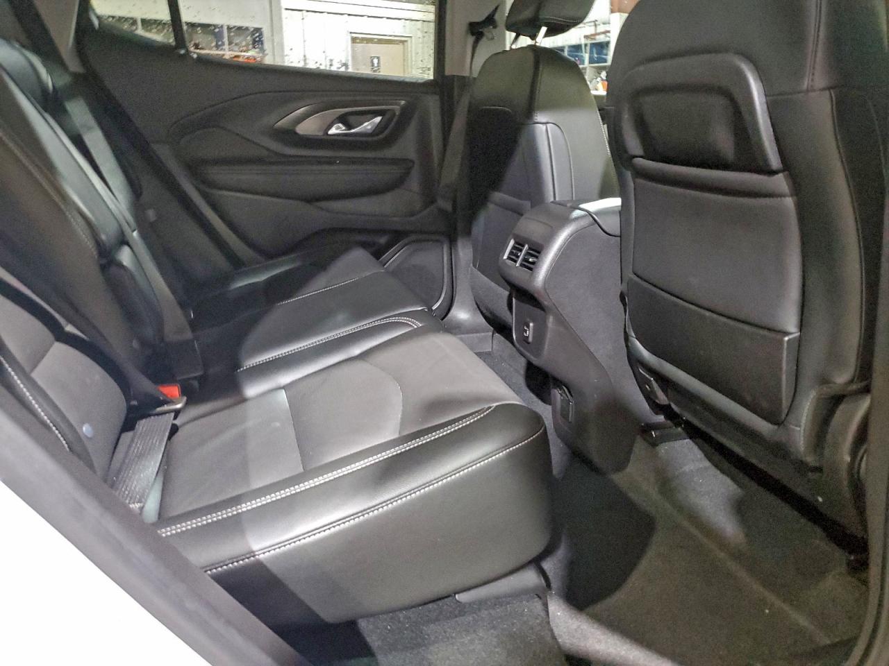 2024 GMC TERRAIN SLT photo 11