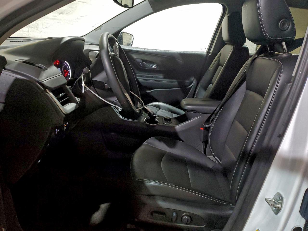 2024 GMC TERRAIN SLT photo 7