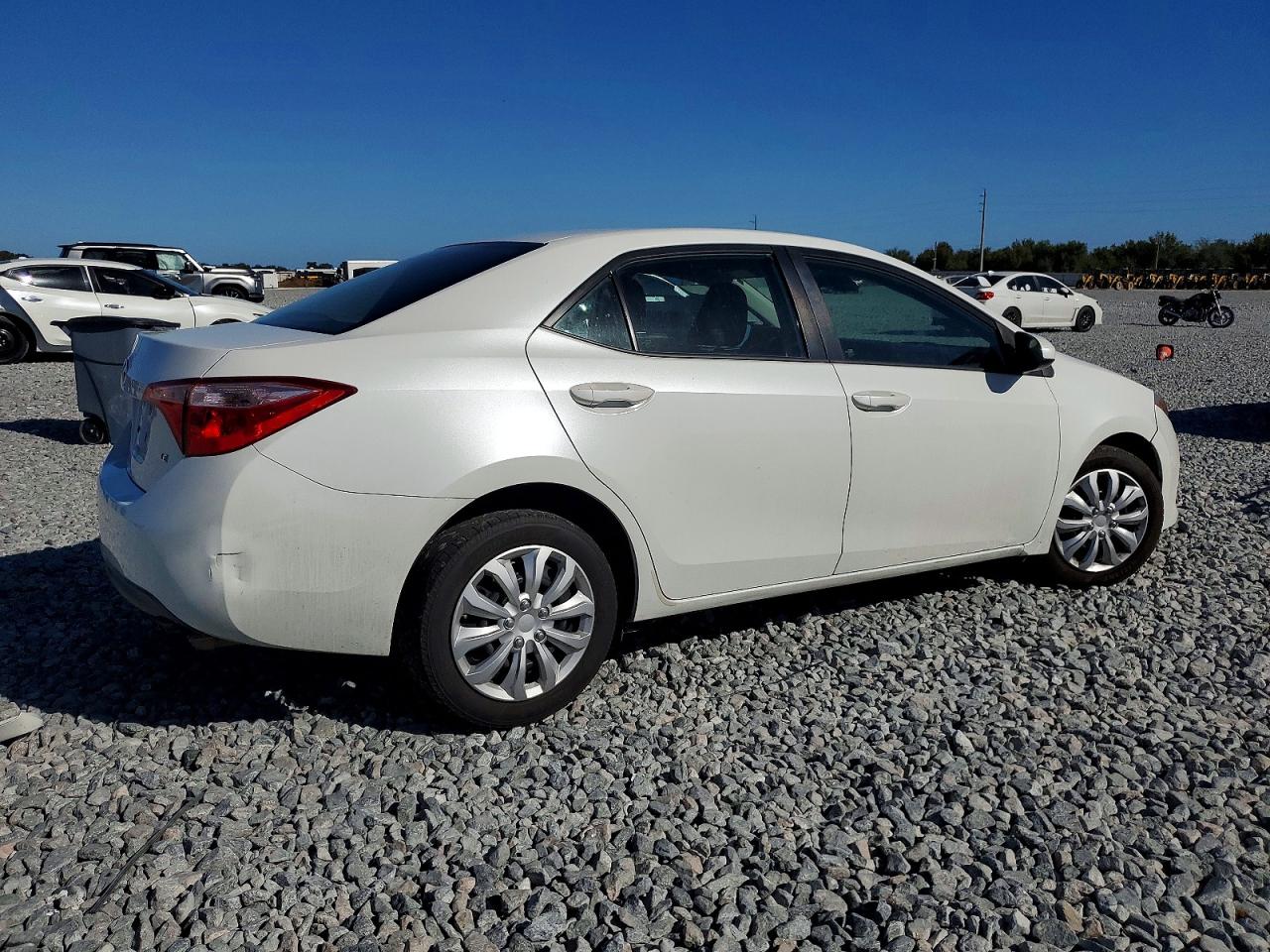 2017 TOYOTA COROLLA L photo 3