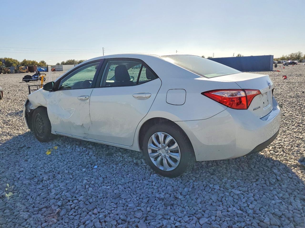 2017 TOYOTA COROLLA L photo 2
