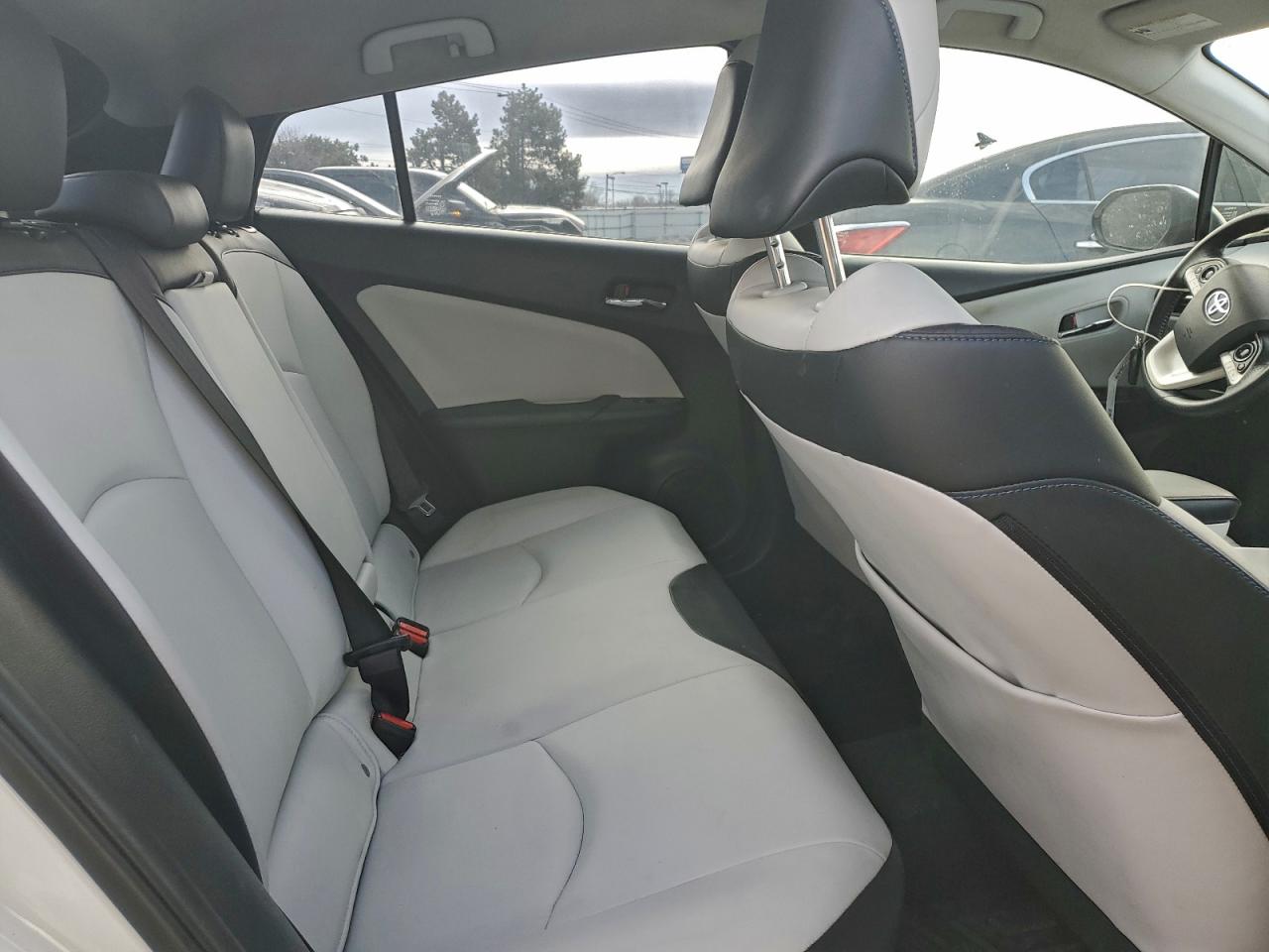 2017 TOYOTA PRIUS photo 10