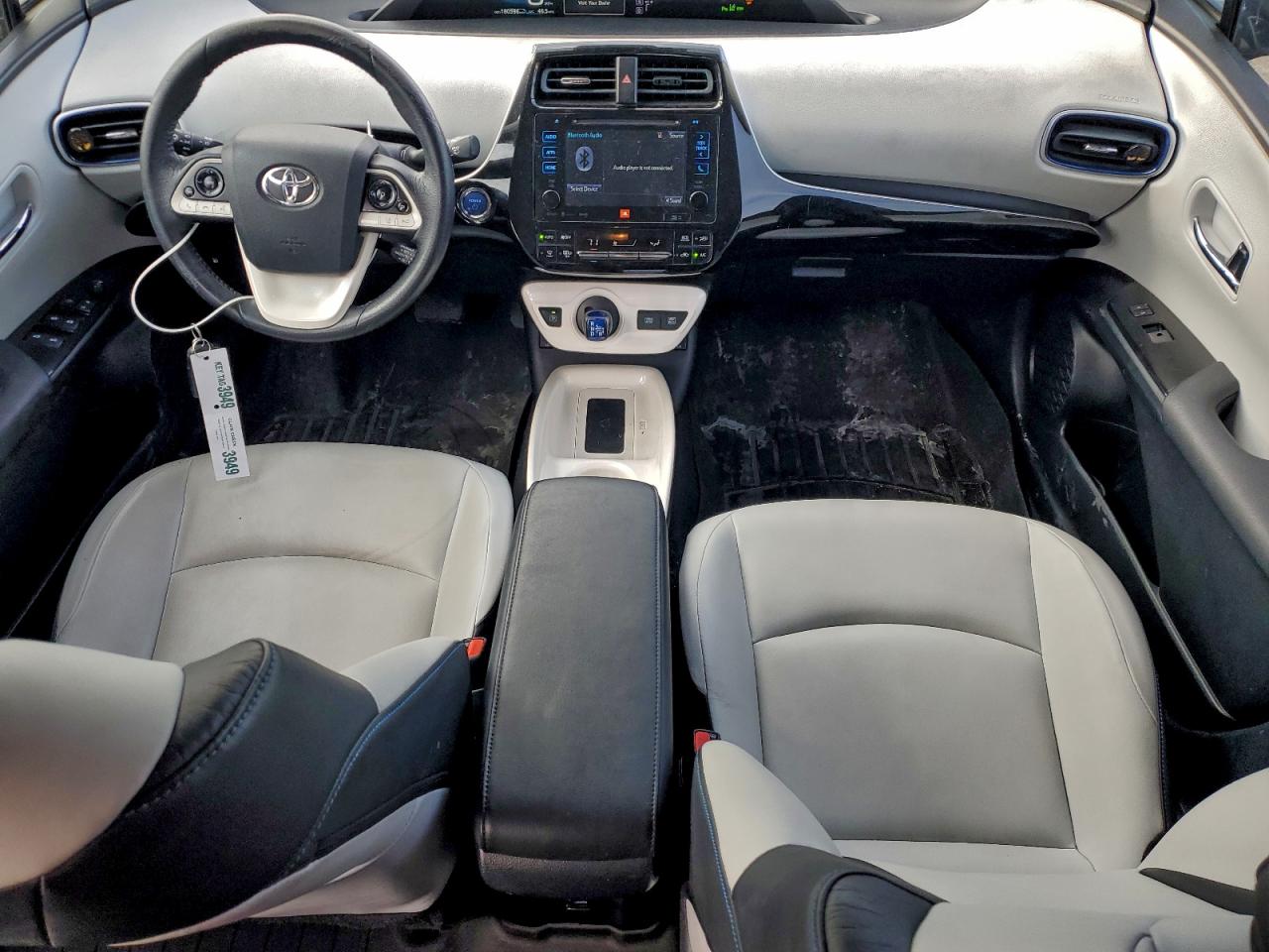 2017 TOYOTA PRIUS photo 8