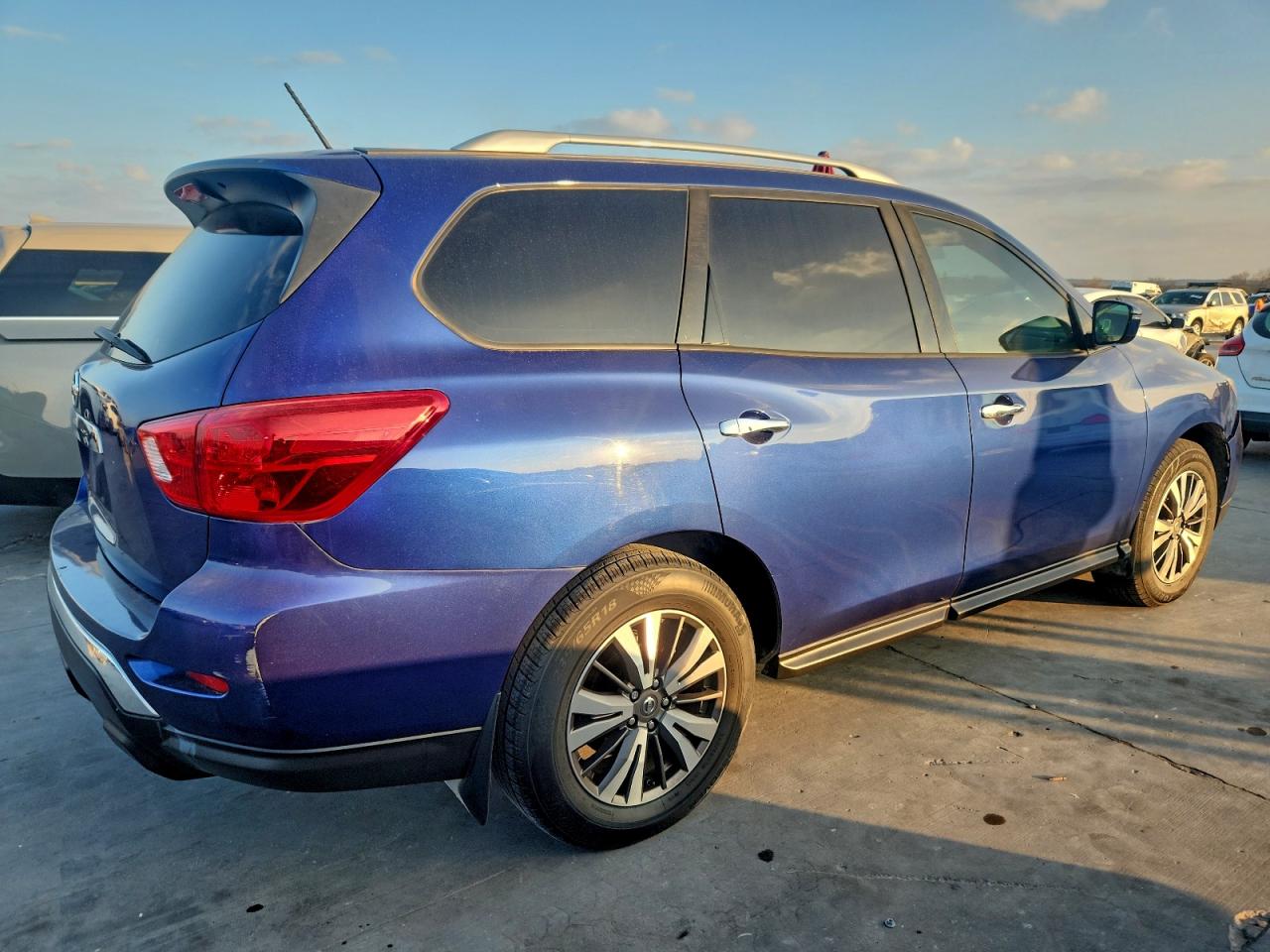 2017 NISSAN PATHFINDER S photo 3