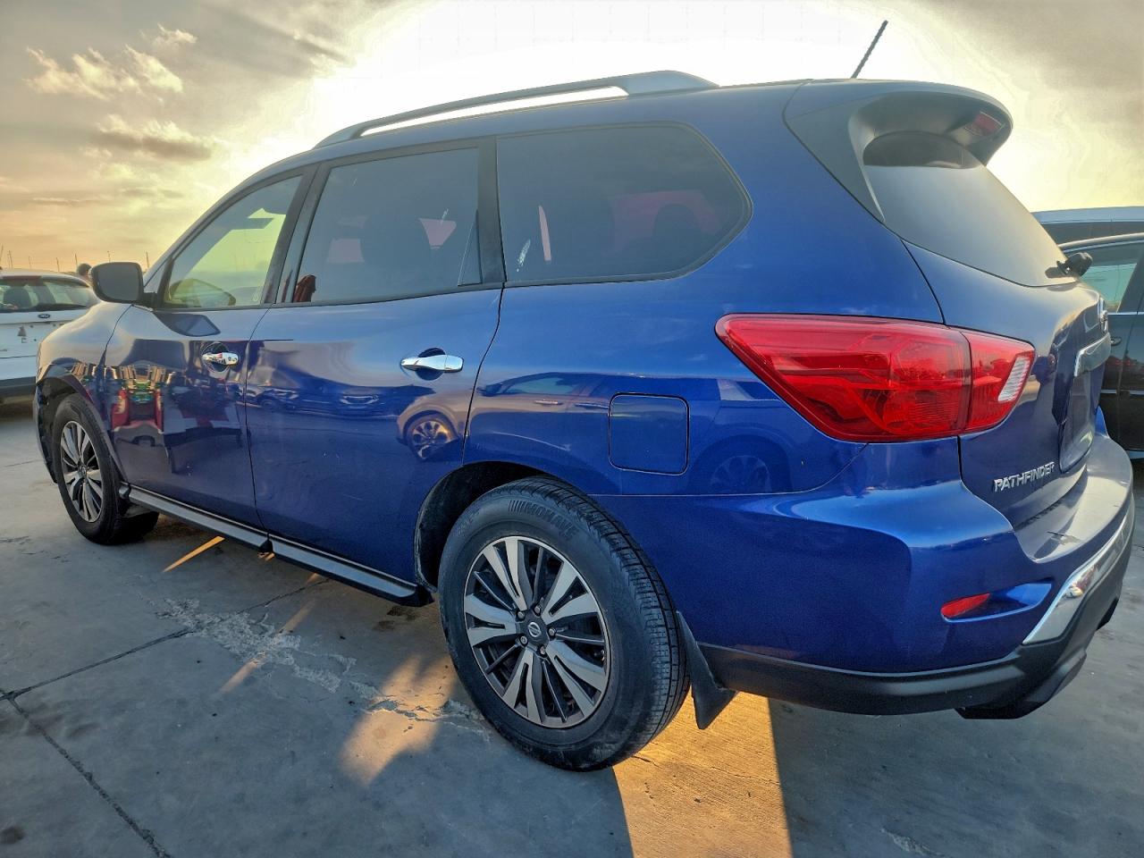 2017 NISSAN PATHFINDER S photo 2