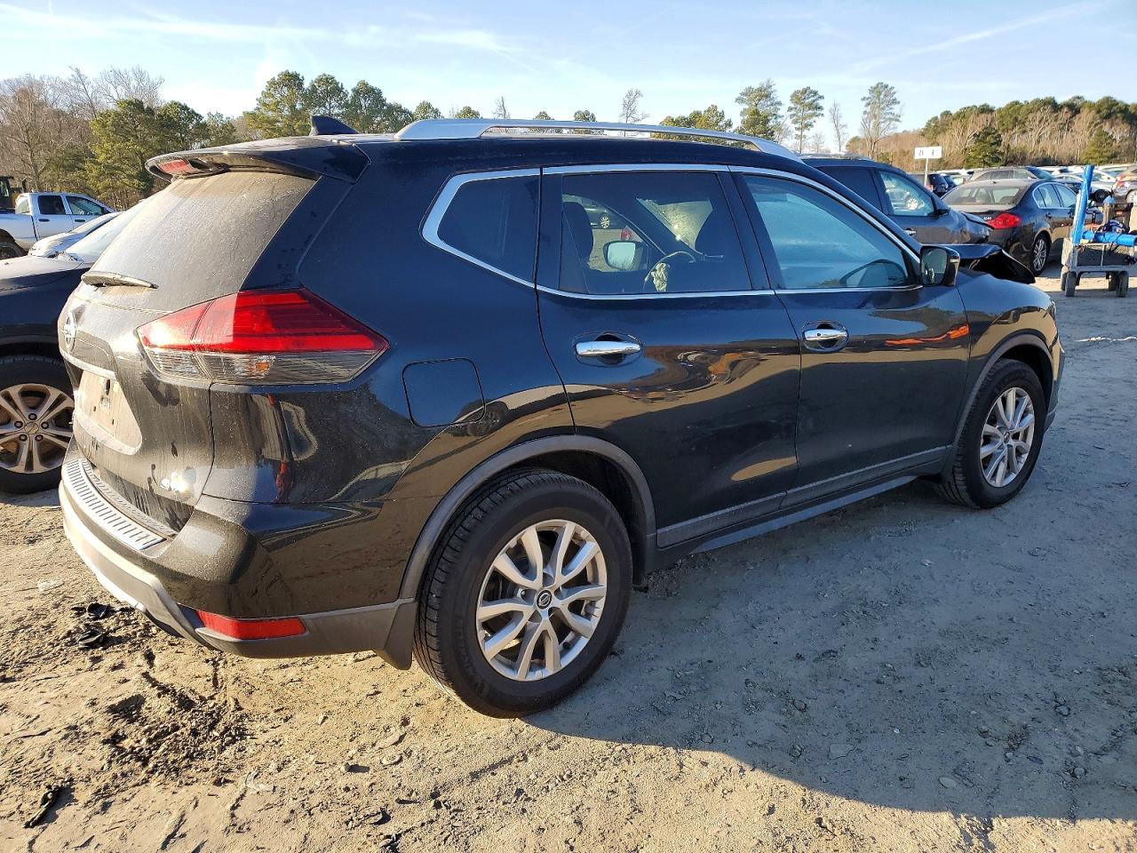 2017 NISSAN ROGUE SV photo 3