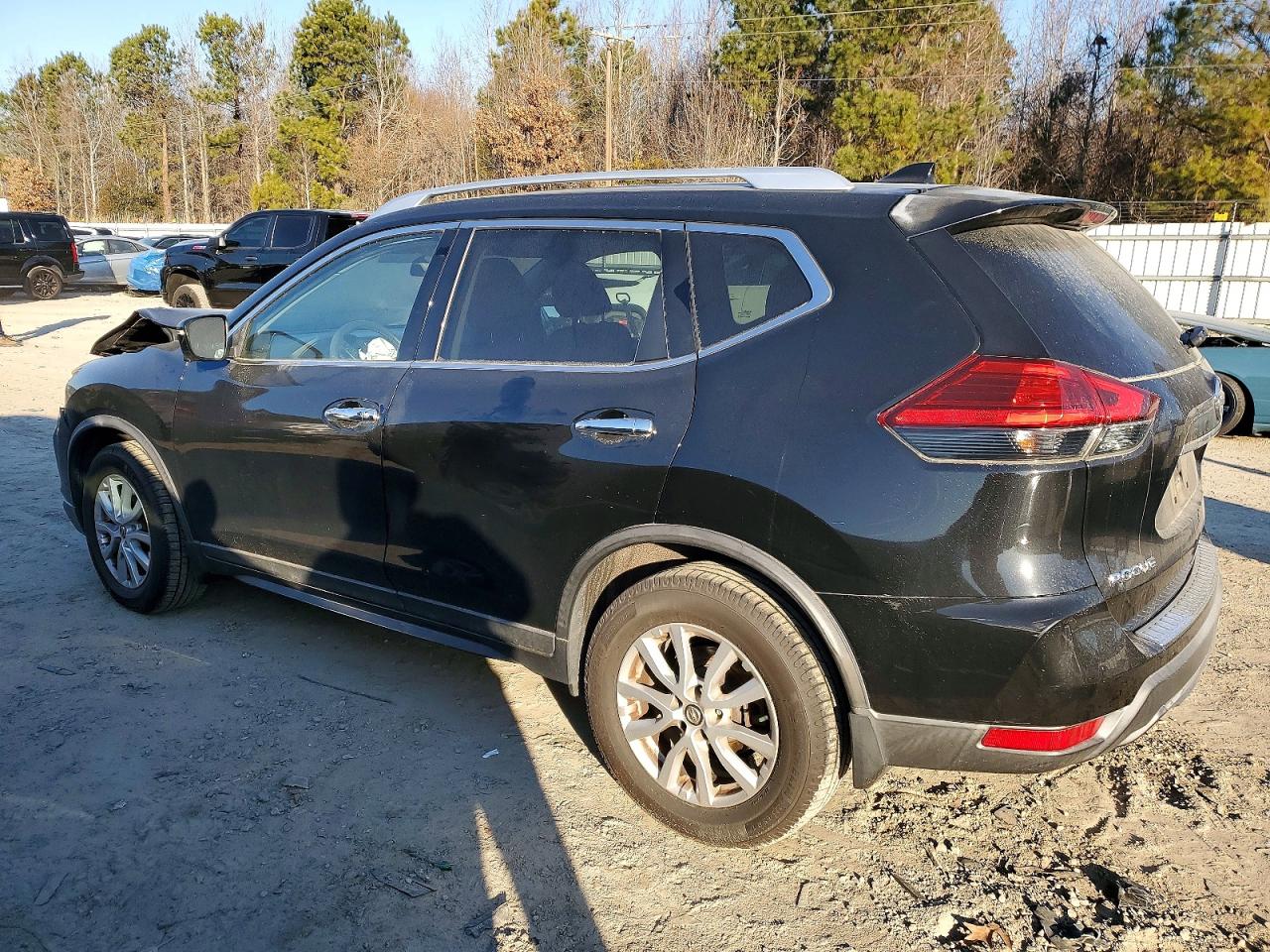 2017 NISSAN ROGUE SV photo 2