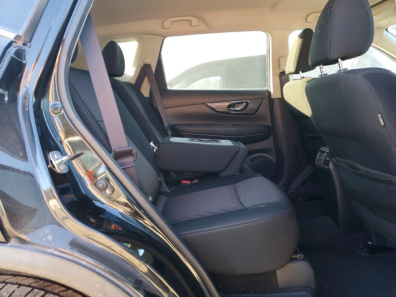 2017 NISSAN ROGUE SV photo 11