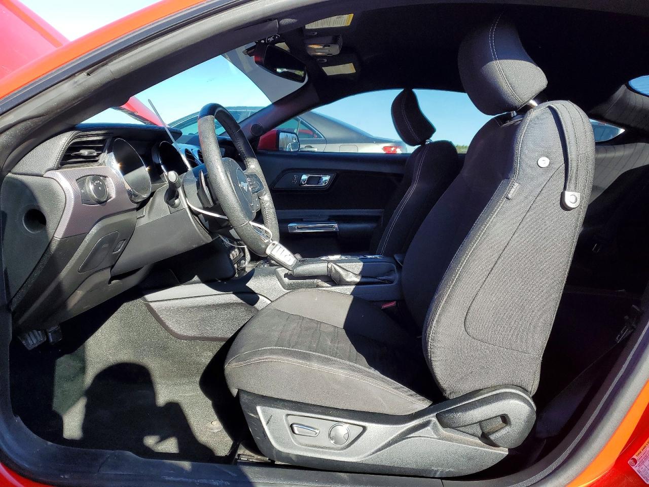 2017 FORD MUSTANG photo 7