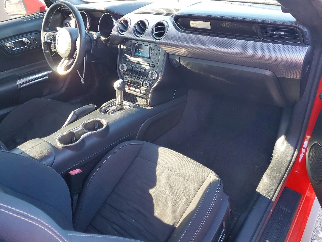 2017 FORD MUSTANG photo 8