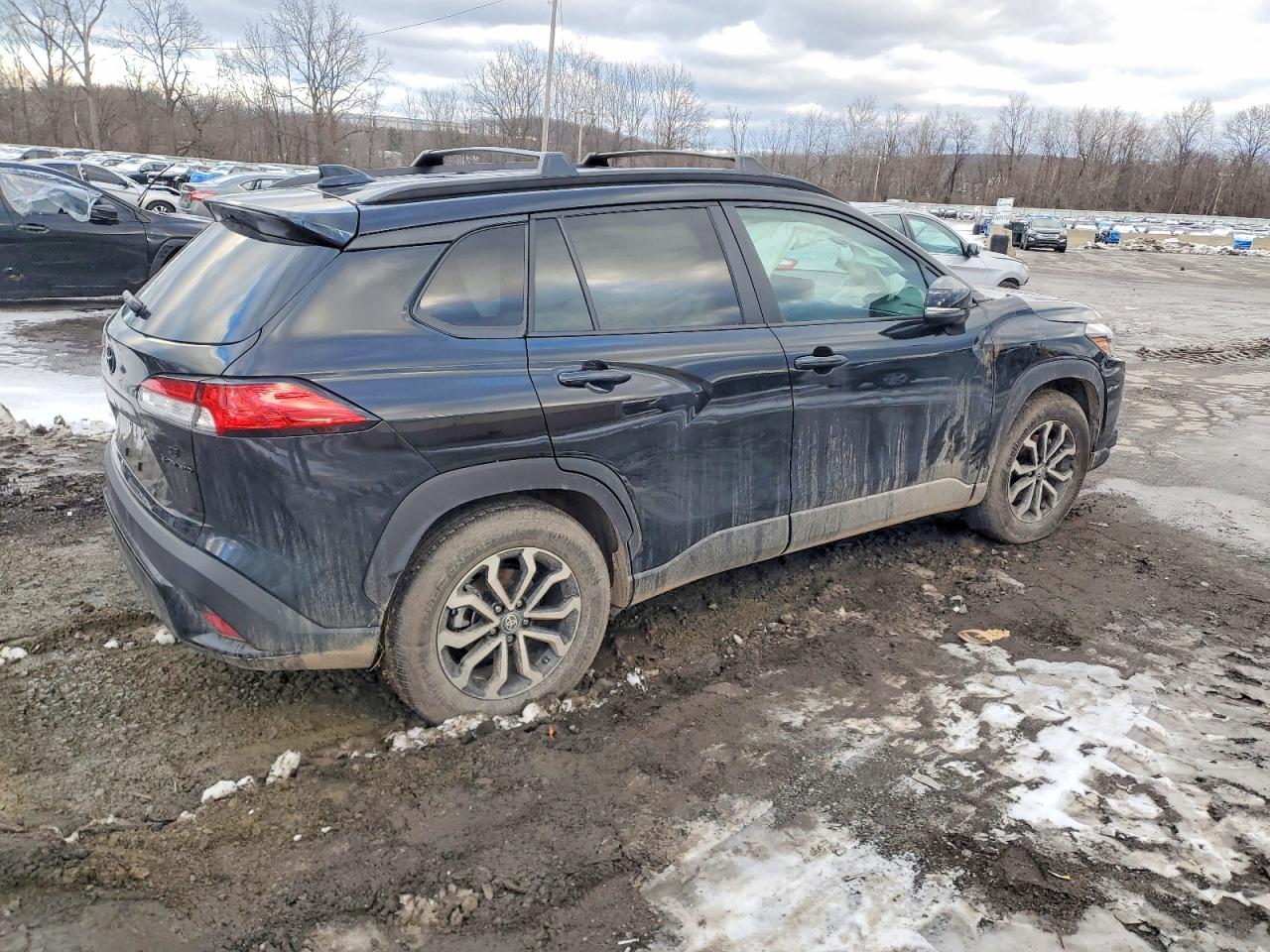 2025 TOYOTA COROLLA CROSS SE photo 3