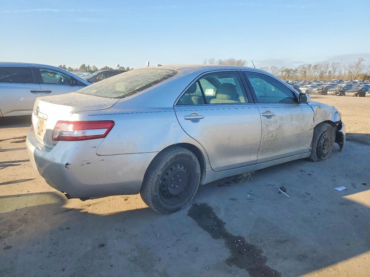 2011 TOYOTA CAMRY BASE photo 3