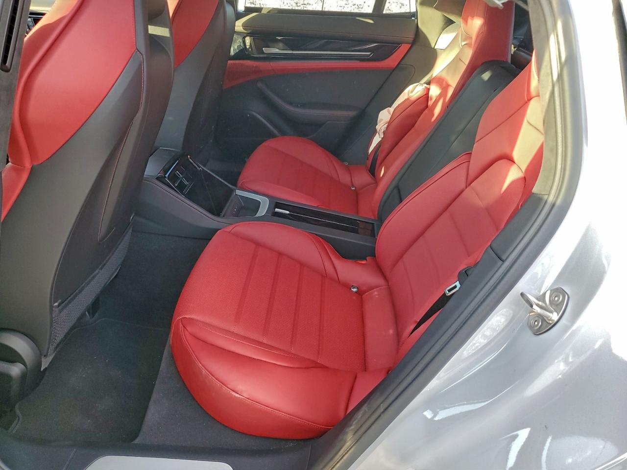2025 PORSCHE PANAMERA GTS photo 10