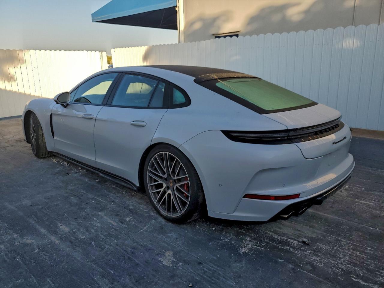 2025 PORSCHE PANAMERA GTS photo 2