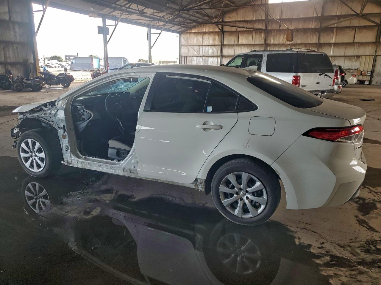 2024 TOYOTA COROLLA LE photo 2