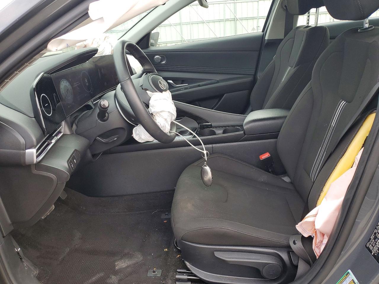 2024 HYUNDAI ELANTRA SEL photo 7