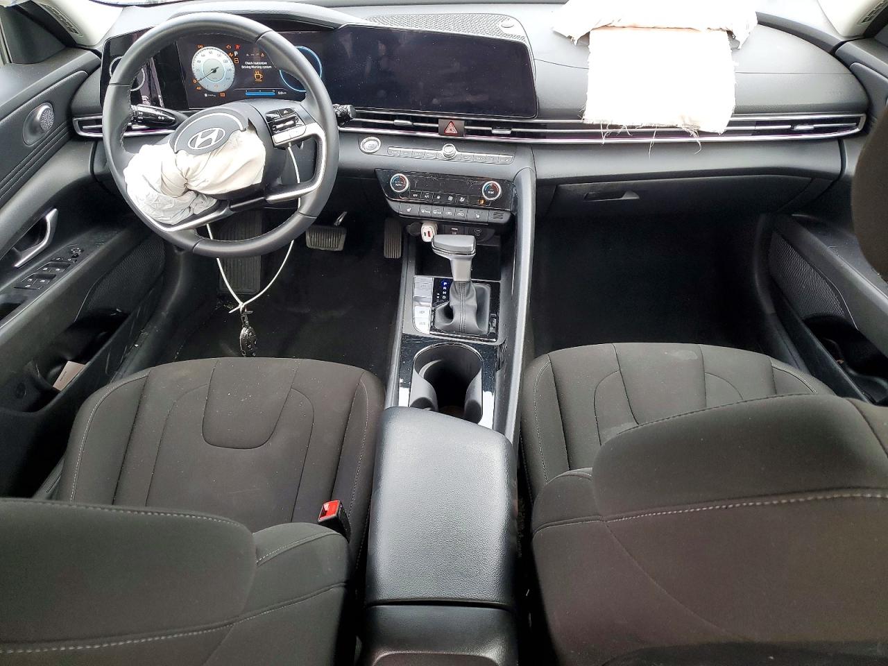 2024 HYUNDAI ELANTRA SEL photo 8