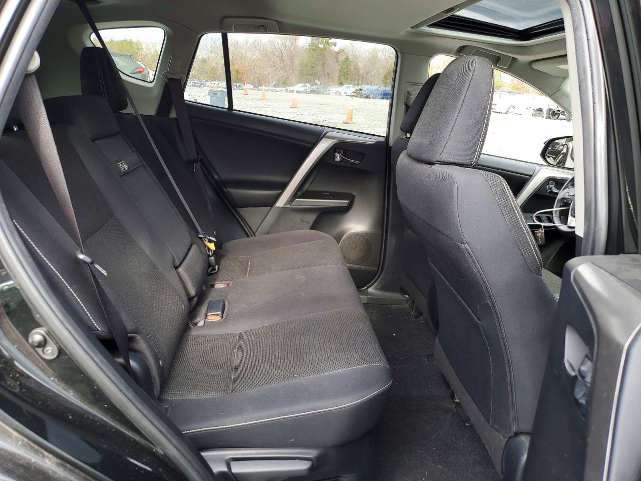2016 TOYOTA RAV4 HV XLE photo 19