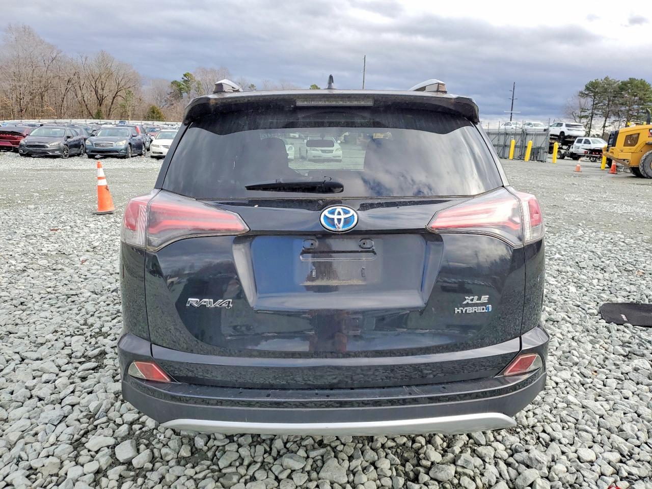 2016 TOYOTA RAV4 HV XLE photo 11