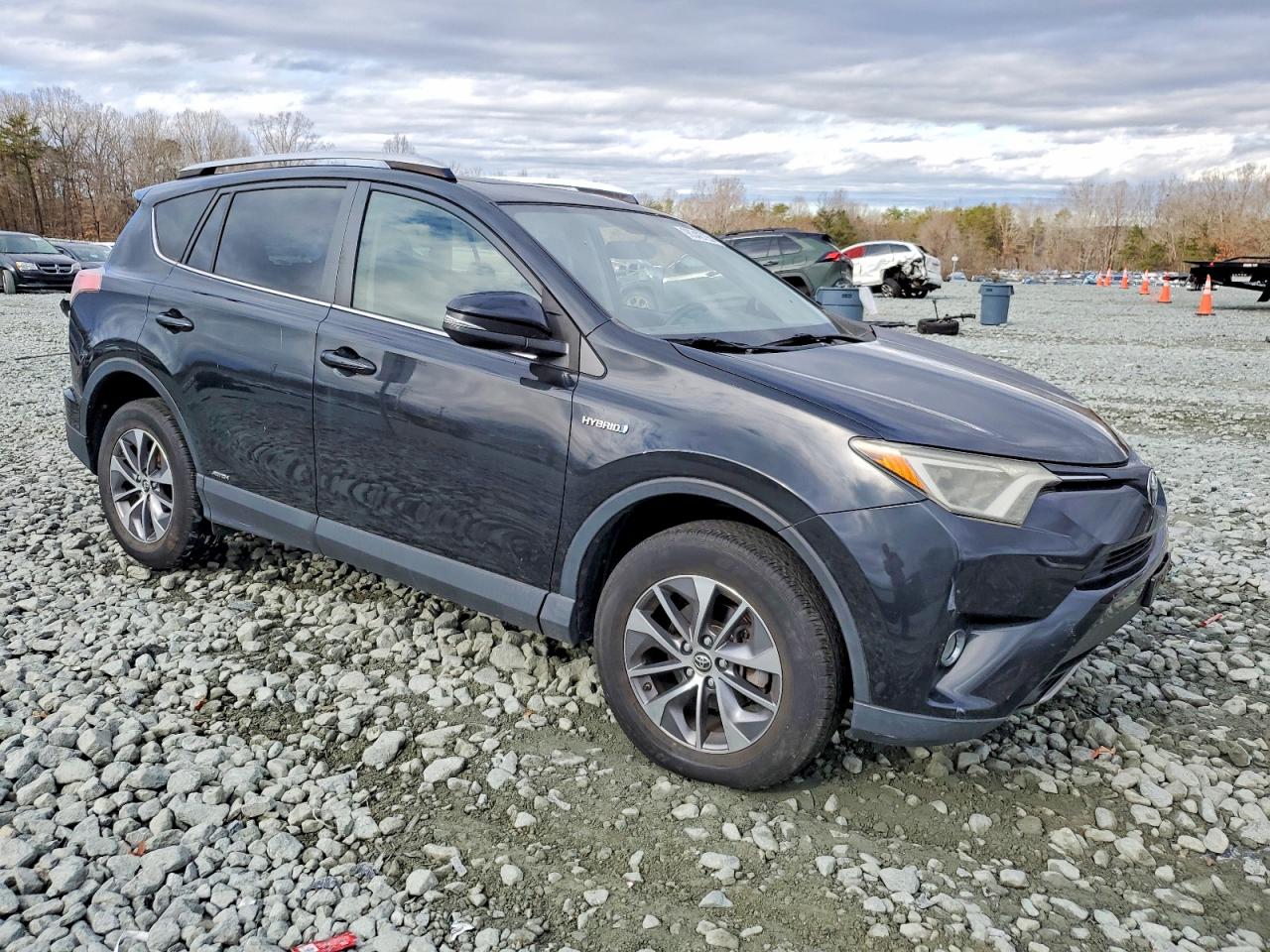 2016 TOYOTA RAV4 HV XLE photo 7