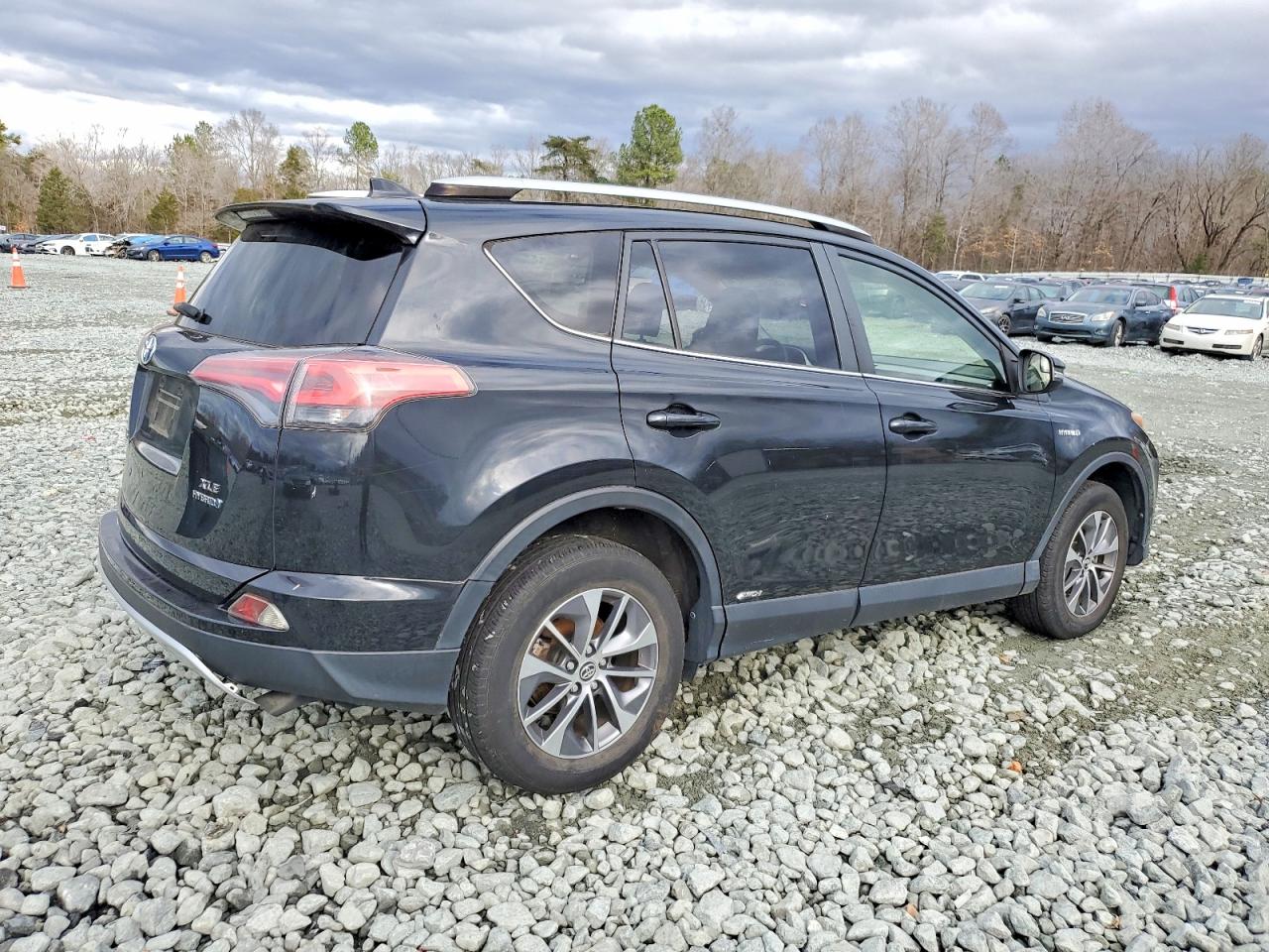 2016 TOYOTA RAV4 HV XLE photo 5