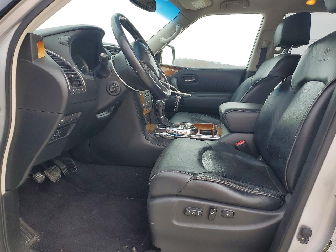 2013 INFINITI QX56 photo 7