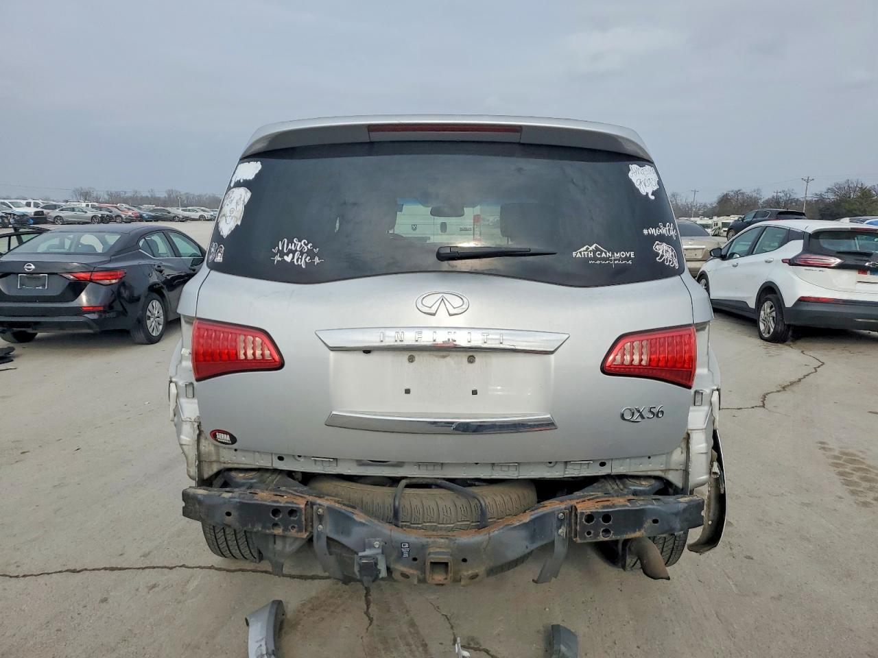 2013 INFINITI QX56 photo 6