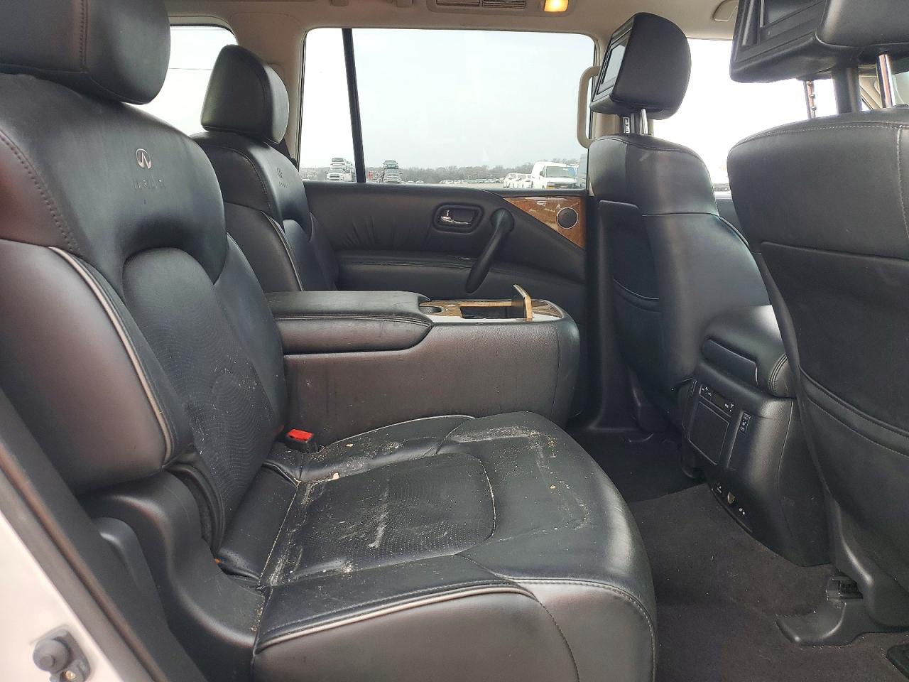 2013 INFINITI QX56 photo 11