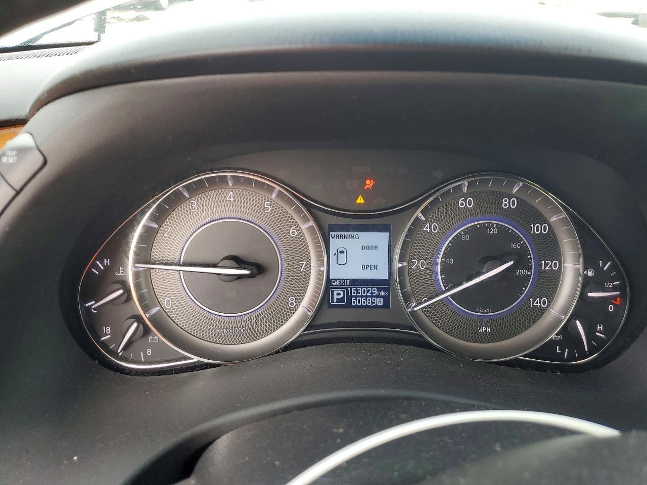 2013 INFINITI QX56 photo 9