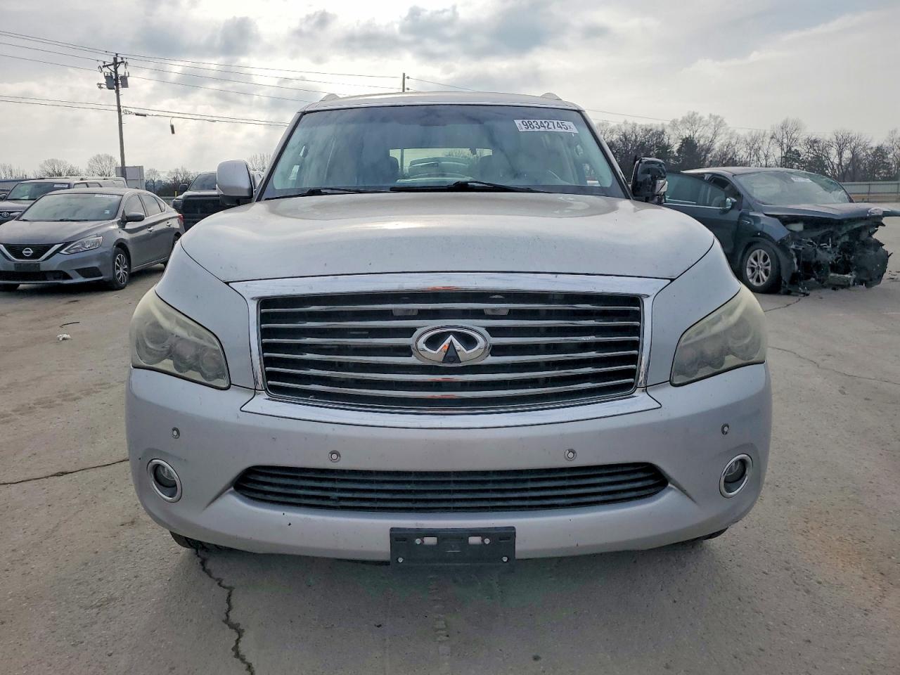 2013 INFINITI QX56 photo 5